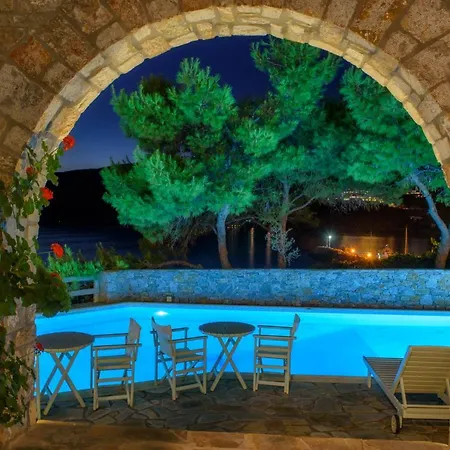 Отель Yperia 3*